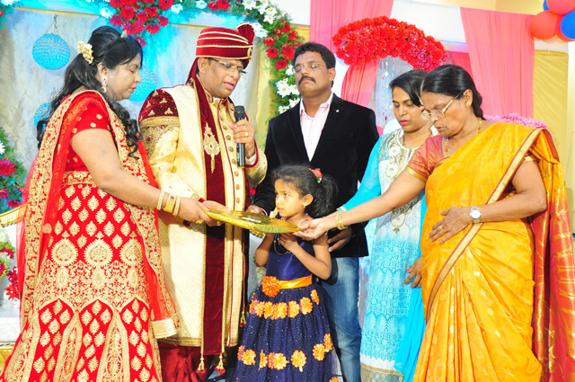 Bro Andrew Richard & Sis Hanna Celebrated their 25th Silver Jubilee Wedding anniversary with great grandeur at the Prayer Center in Mangalore here on May 04th, 2018 amidst a large number of devotees.